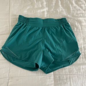 Lululemon high-rise hotty hot short 4” Size 8